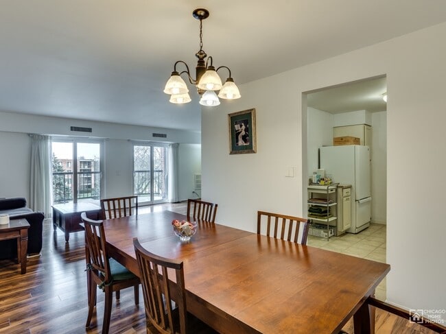 Building Photo - 1515 E Central Rd