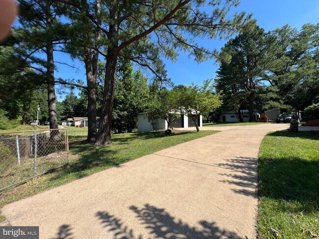 Building Photo - 9872 Red Hill Rd