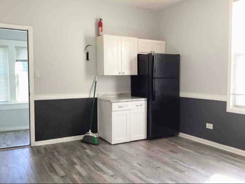 Building Photo - 8423 S Muskegon Ave