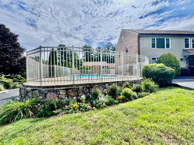 Building Photo - 62 Village Walk