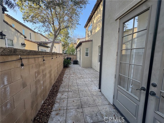 Building Photo - 865 Sunset Pl