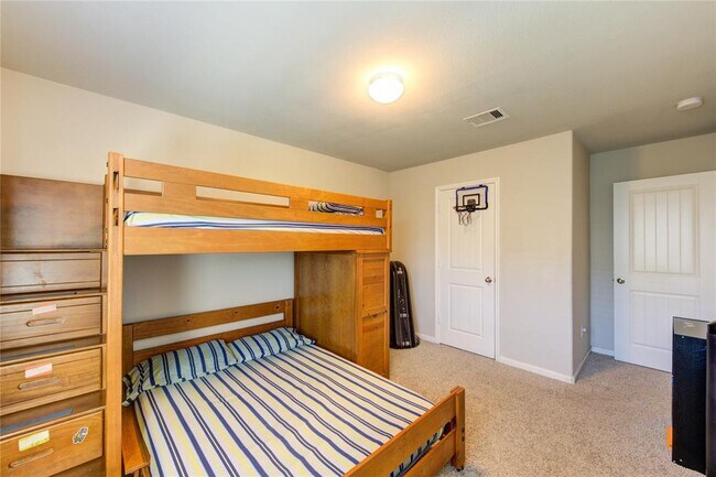 Building Photo - 9011 Hemlock Dr