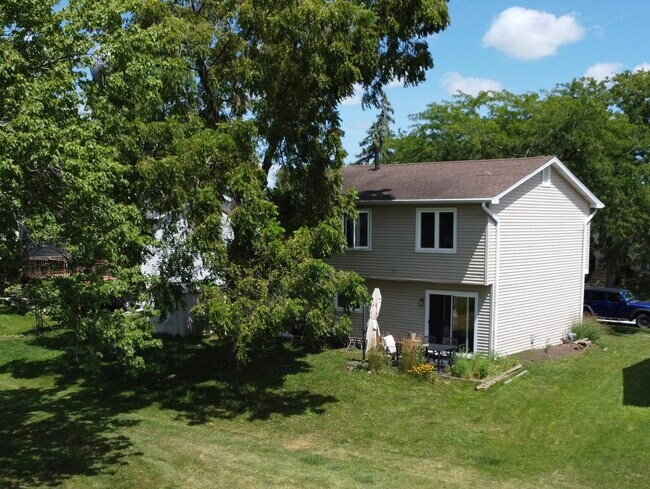 Building Photo - 1345 Fortune Bay Ct