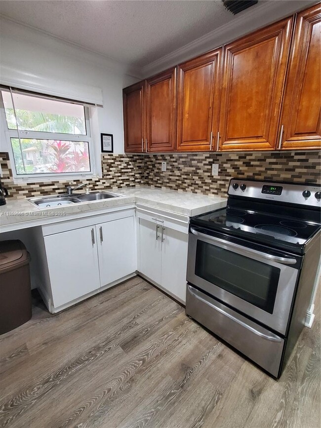 Building Photo - 1028 S 62nd Ave