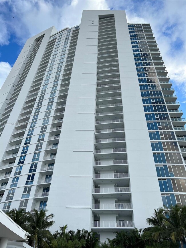 Building Photo - 2020 N Bayshore Dr