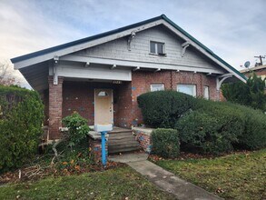 Building Photo - d1128