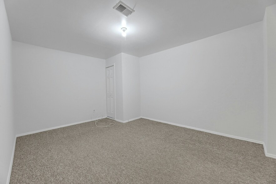 Building Photo - 2198 Kent Ct