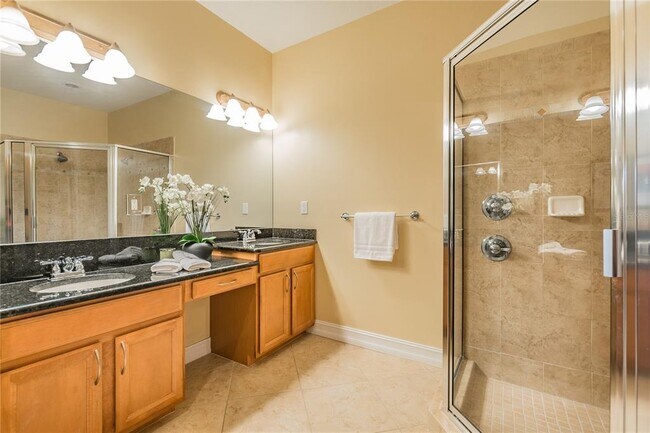 Building Photo - 13920 Clubhouse Dr