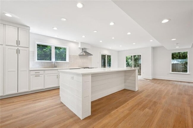 Building Photo - 204 Woodlawn Ct