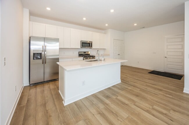 Building Photo - 3 bedroom, Two and Half bath townhome in the heart of Westfield