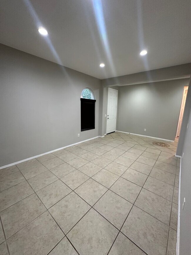 Building Photo - Nice Home For Rent