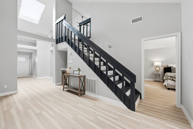 Building Photo - 2026 Ashford Hollow Ln