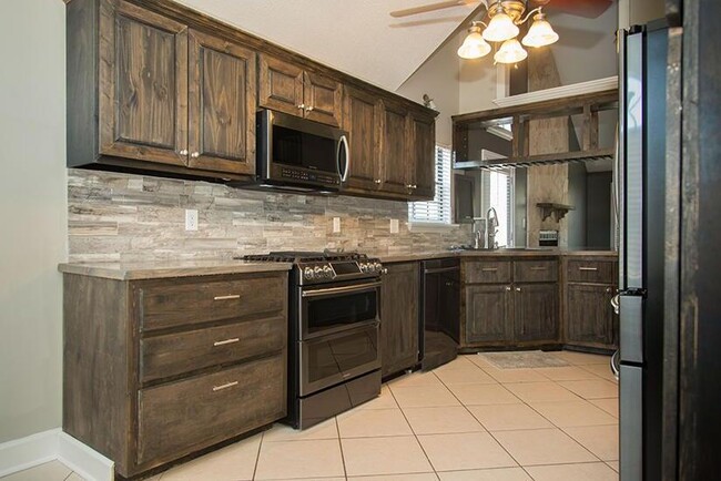Building Photo - 1066 Windmill Dr