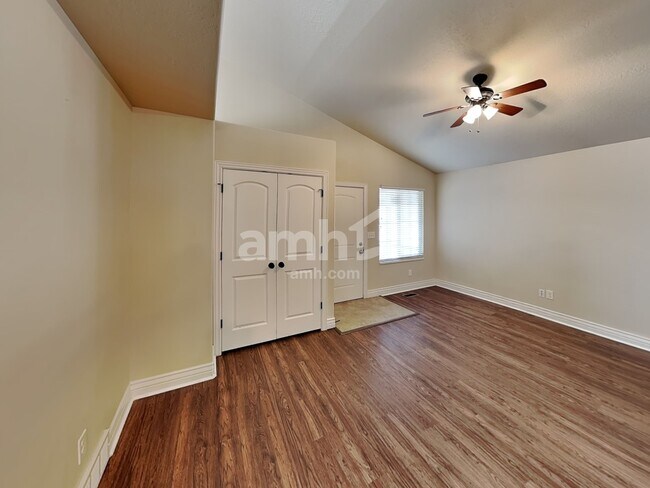 Building Photo - 1604 Shadow Dr