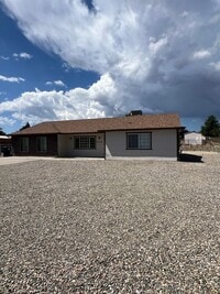 Building Photo - 5-bedroom, 3-bath home in Prescott Valley