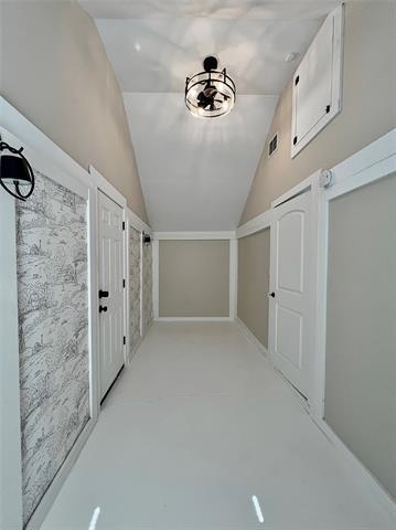 Building Photo - 713 Spring St