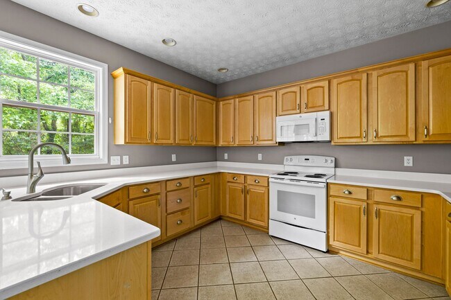 Building Photo - 4BR Home with Screened Porch Walkable to Downtown Senoia