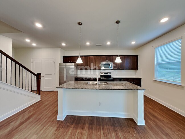 Building Photo - 136 Hamilton Park Dr