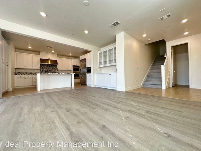 Building Photo - 5 br, 4.5 bath House - 1653 Golden Path Ln