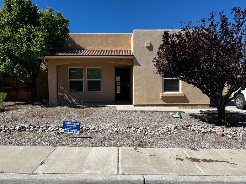 Building Photo - 4512 Solecito Loop