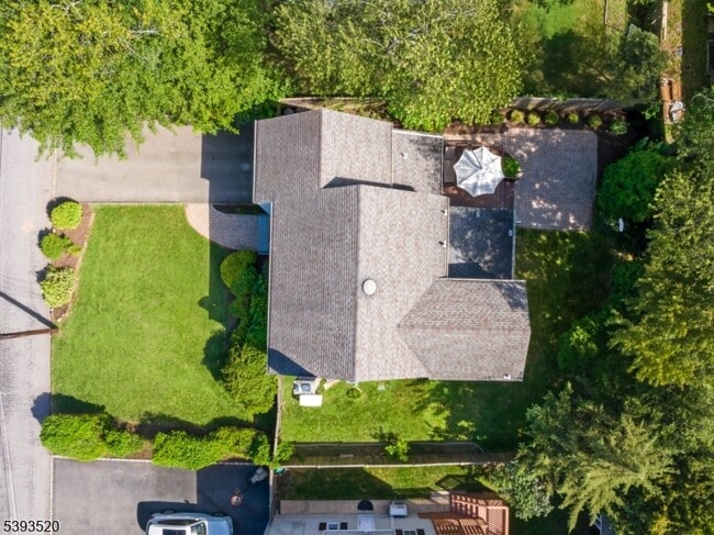 Building Photo - 4 Meadowbrook Rd