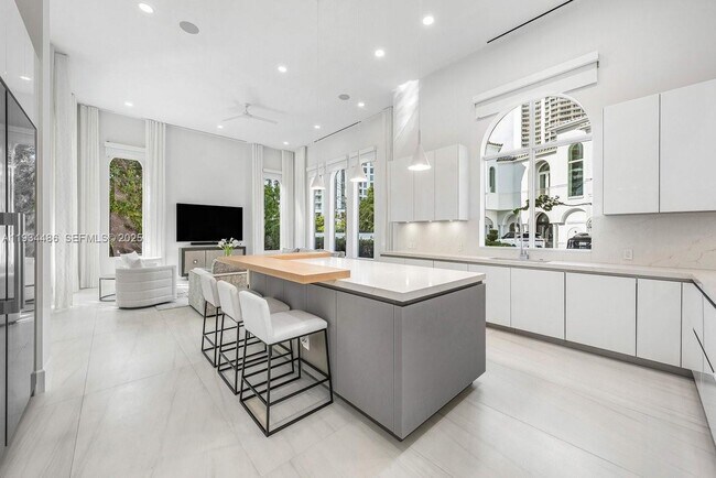 Building Photo - 3912 Island Estates Dr