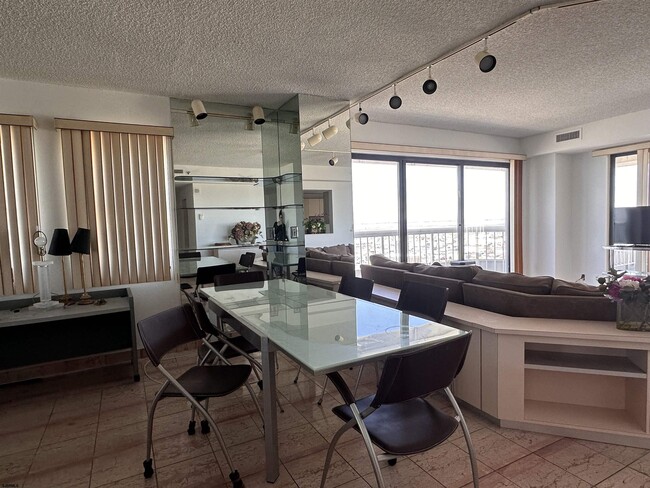 Building Photo - 3101 Boardwalk