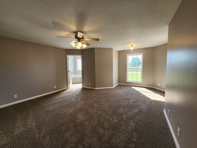 Building Photo - Your Next Home Sweet Home Awaits!