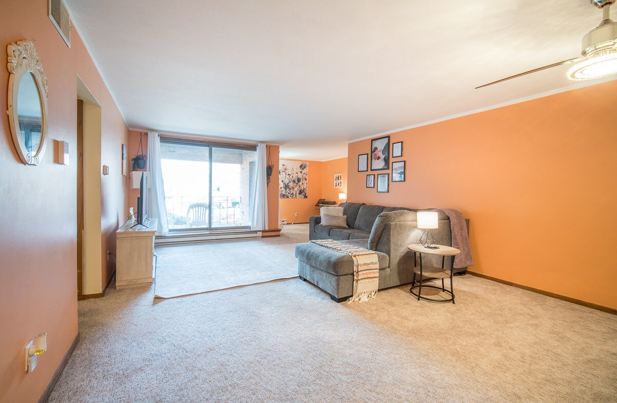 Open Floor Plan - 3942 N Oakland Ave