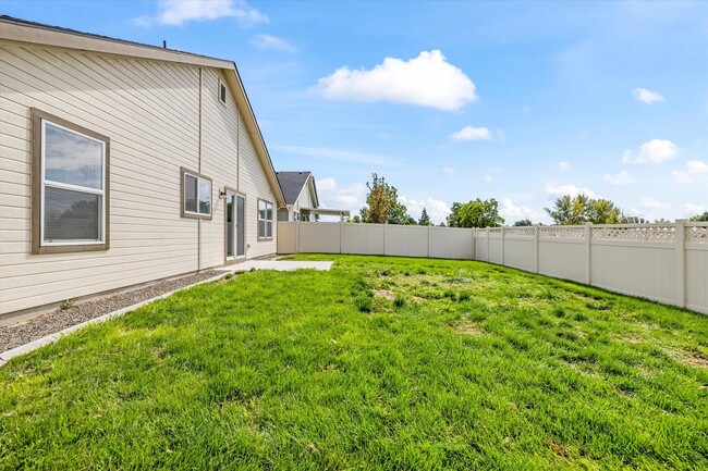 Building Photo - Charming 3 Bedroom Home in Nampa _ Pet Fri...