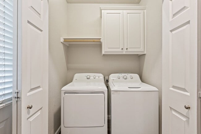 Building Photo - 3 Bedroom 3 Bath gated community in Baylor Bubble