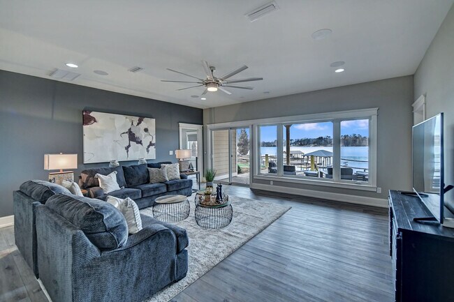 Building Photo - 136 Bridlewood Dr