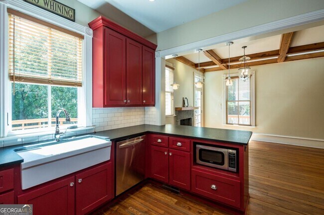 Building Photo - 765 Woodland Ave SE