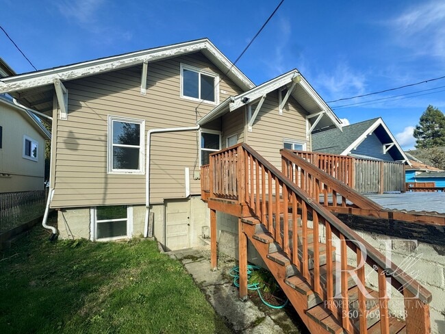 Building Photo - Light-Filled Home with Vaulted Ceilings, Bonus Basement & Walkable Location