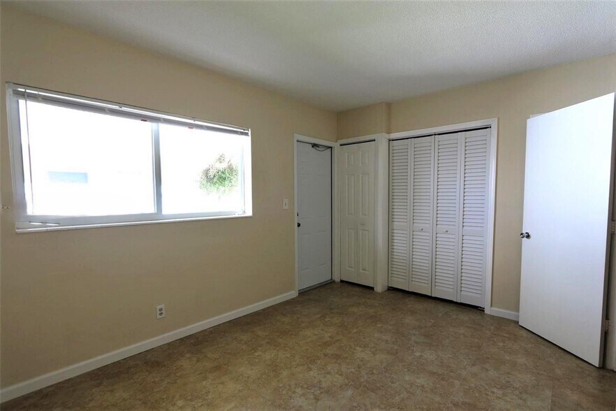 Building Photo - 1878 NE 46th St