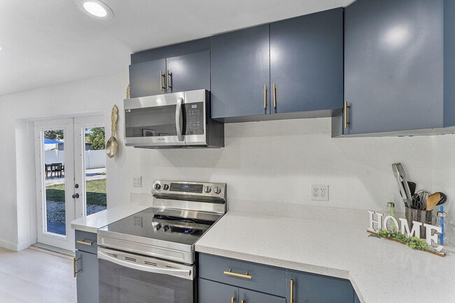 Building Photo - 2629 SW 6th Ct