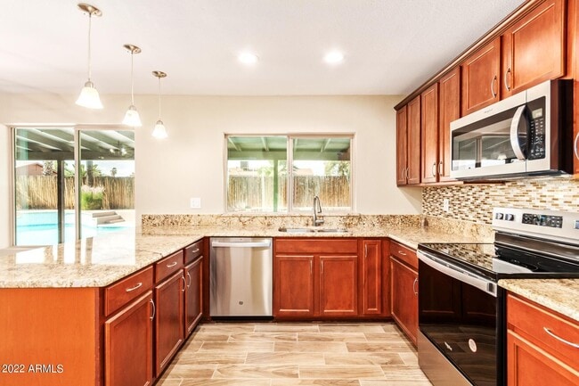 Building Photo - 5320 E Hearn Rd