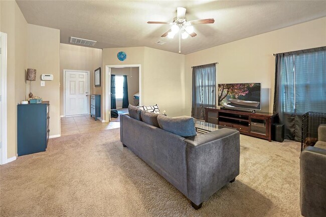 Building Photo - 6939 Hazelnut Ln