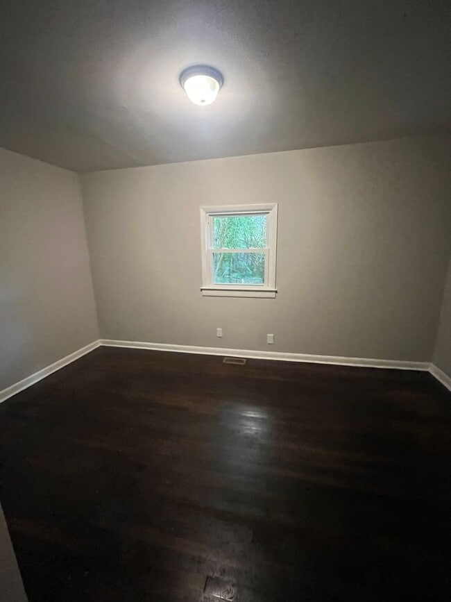 Building Photo - Charming 9 Bedroom Home Located In Raleigh NC!!!