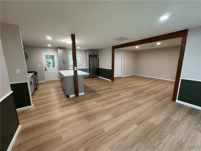 Building Photo - 304 Birchwood Blvd