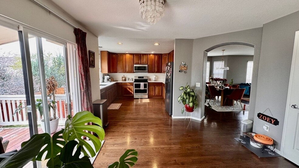 Building Photo - 2208 Buttercup St