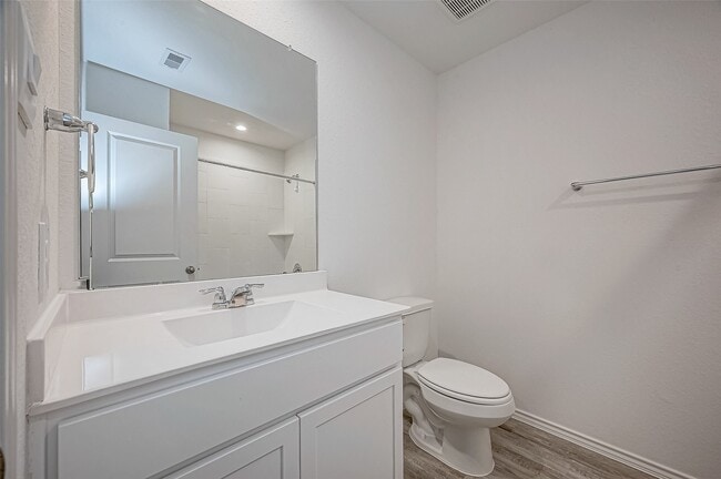 Building Photo - 5034 Balcolm Dr
