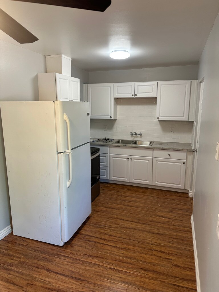 Building Photo - 646 W Peralta Way