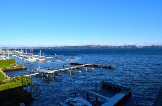 Building Photo - 334 Lakeside Ave S