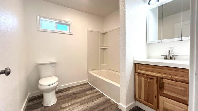 Building Photo - 829 WA-4