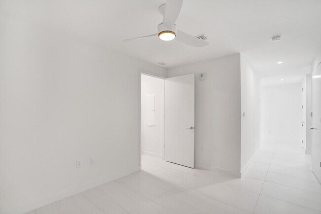 Building Photo - 900 N Ocean Blvd