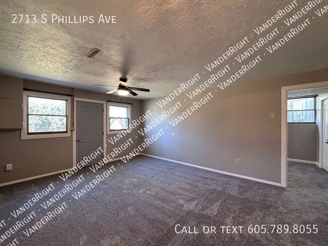 Building Photo - 2713 S Phillips Ave