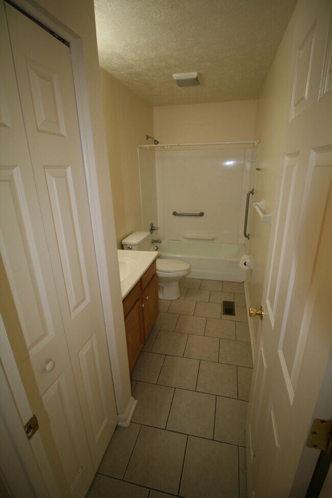 Building Photo - Welcome to East Hills      260218