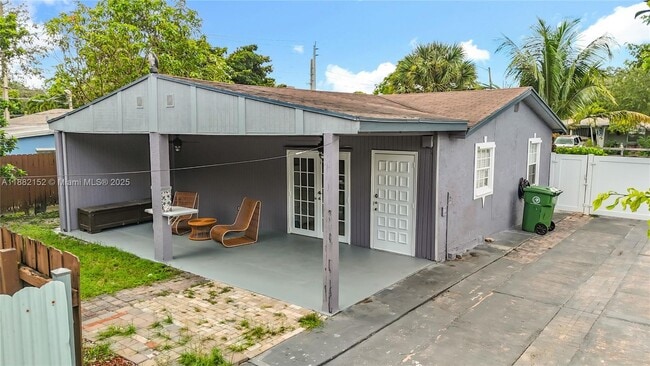Building Photo - 1378 SW 26th Ave