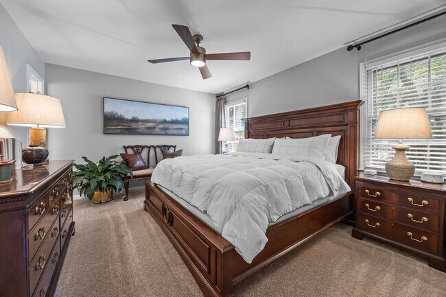 Building Photo - Gorgeous Mid-Century Modern Ranch in West Raleigh near NCSU and Lake Johnson - Fenced-in Backyard!